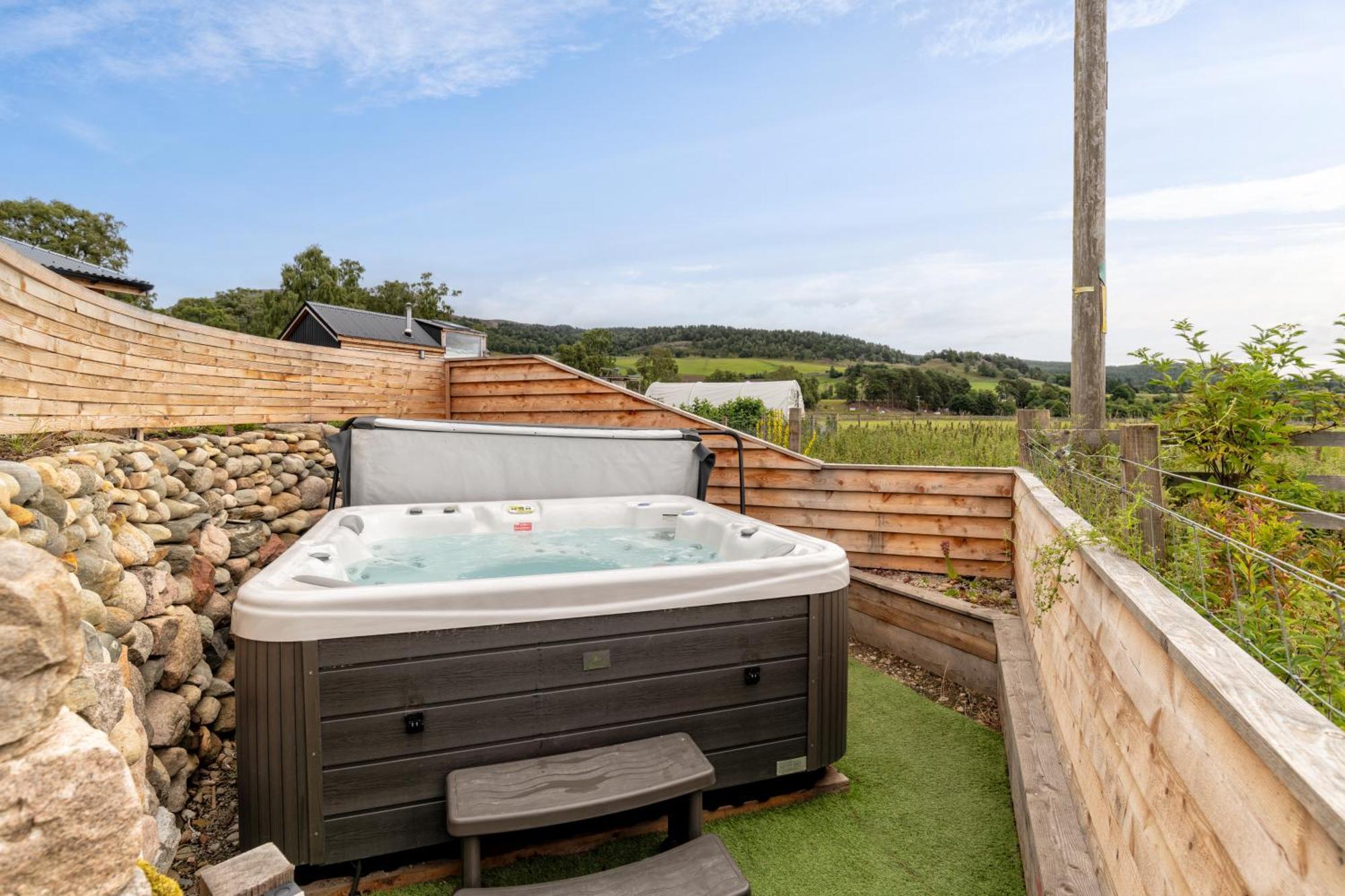 Alba - Charming Boutique Forest View Cabin With Hot Tub In Ballater Exterior foto